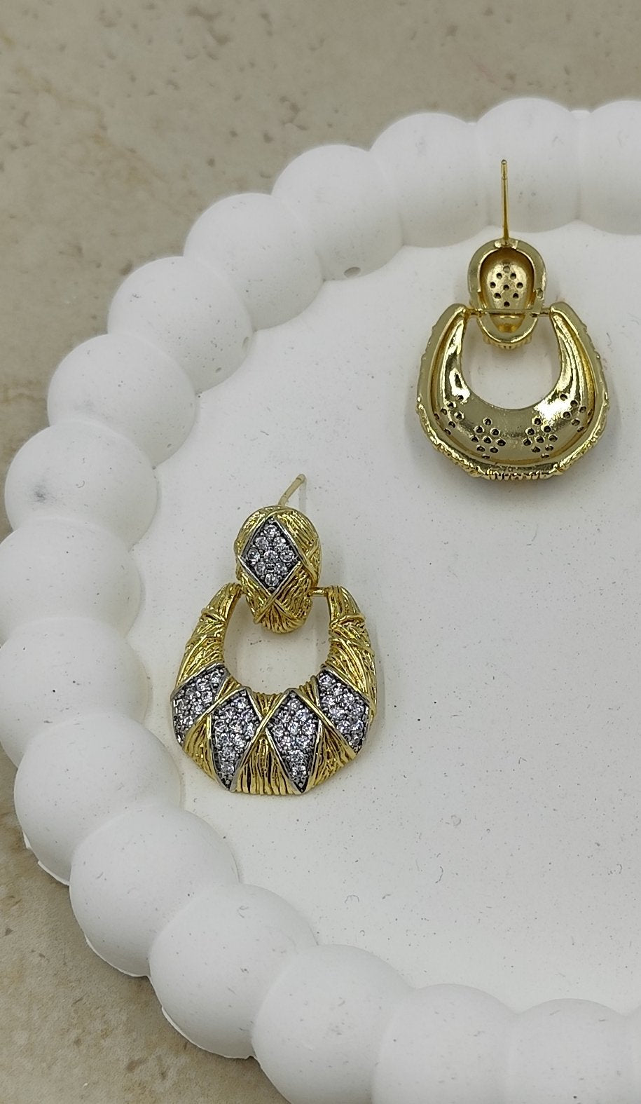Taş Detaylı Gold Küpe