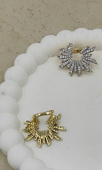 Taş Detaylı Gold Küpe
