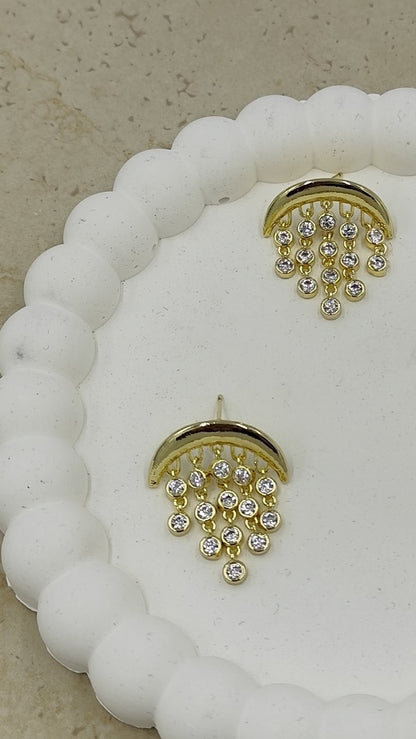Ucuna Sallantılı Taşlar Eklenmiş Ay Küpe Gold