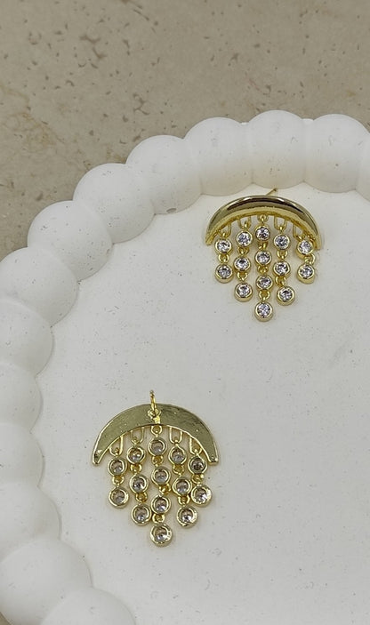 Ucuna Sallantılı Taşlar Eklenmiş Ay Küpe Gold