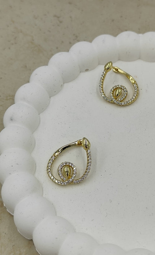 Taş Detaylı Yılan Figürlü Küpe Gold