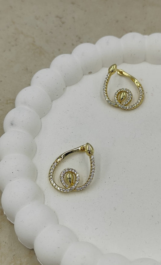 Taş Detaylı Yılan Figürlü Küpe Gold