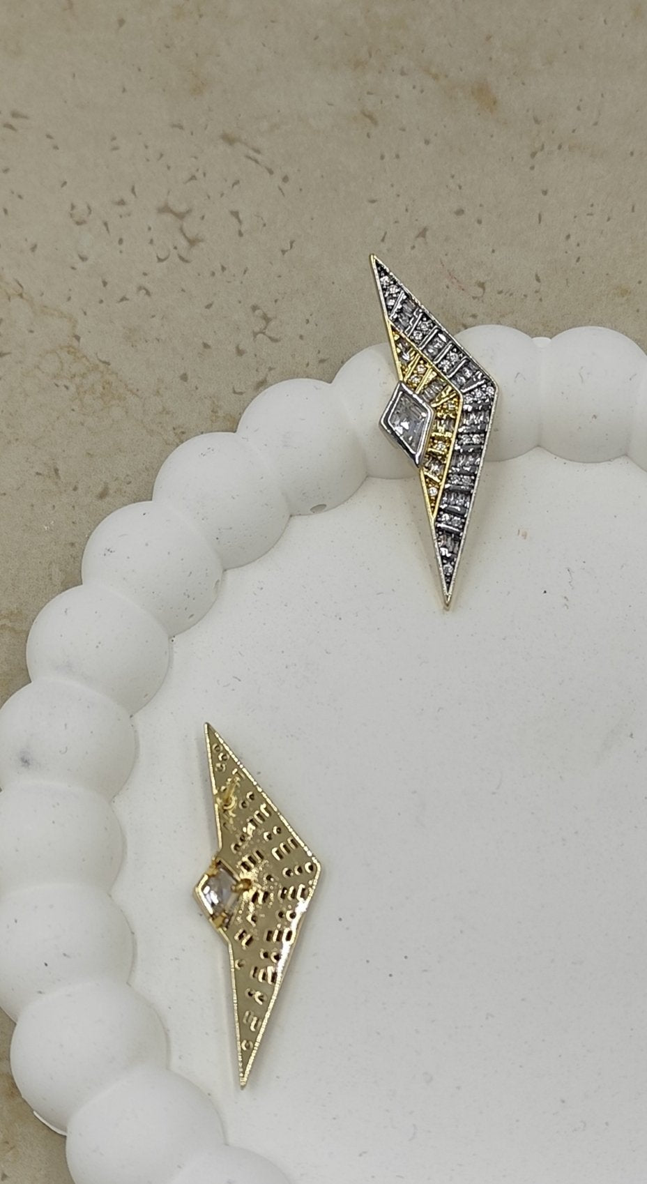 Taş Detaylı Geometrik Küpe Gold