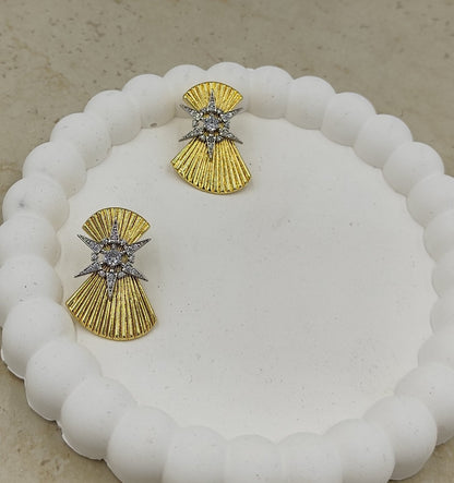Yıldız Detaylı Gold Küpe
