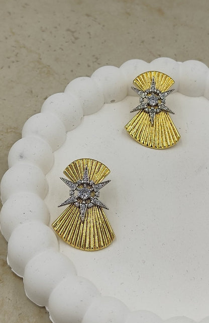 Yıldız Detaylı Gold Küpe