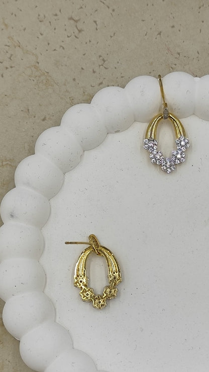 Taşları Çiçek Figürlü Sallantılı Küpe Gold