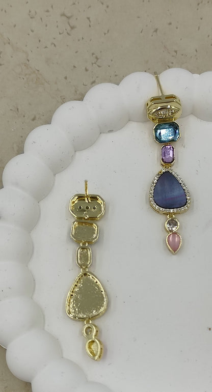 Renkli Taşlı Sallantılı Küpe Gold