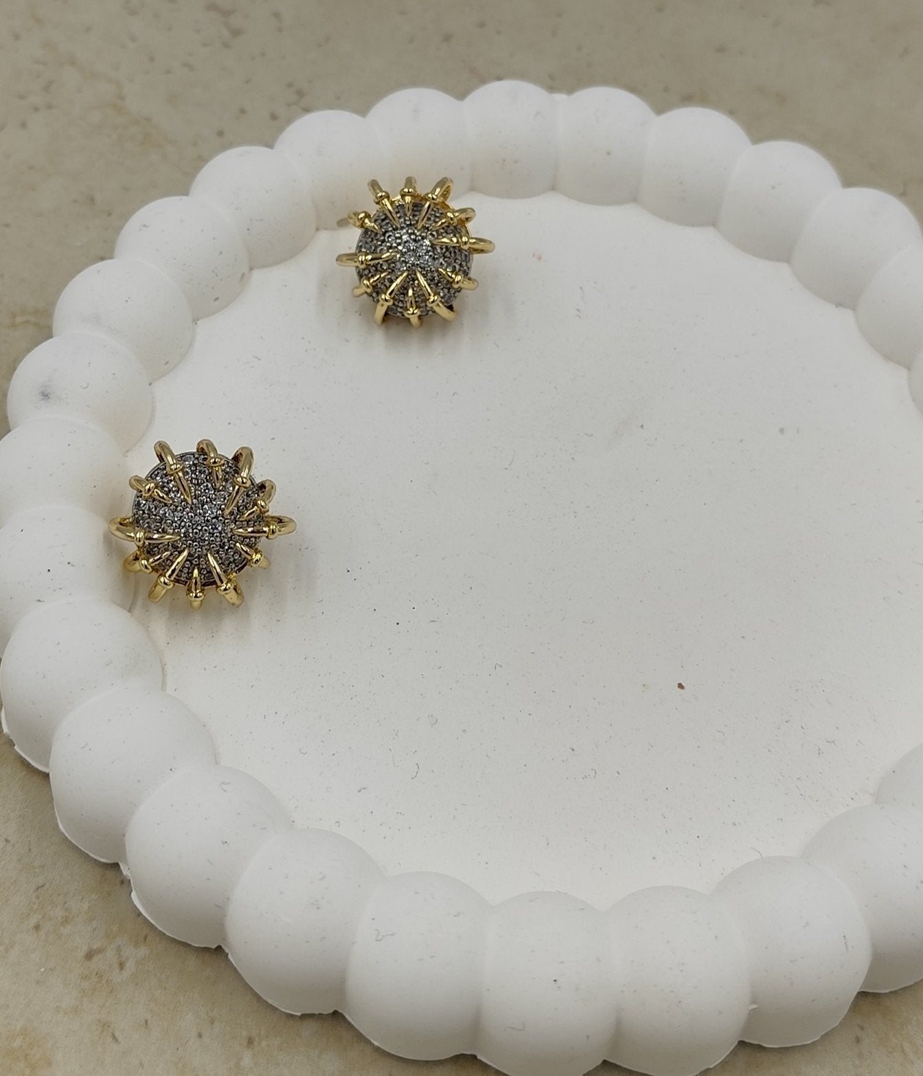 Taş Detaylı  YuvarlakGold Küpe
