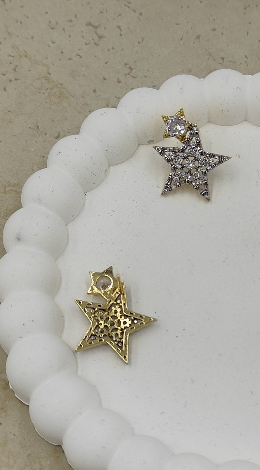 Taş Detaylı Yıldız Küpe Gold