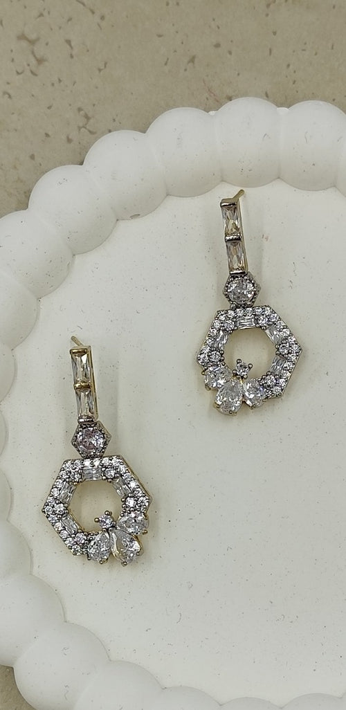 Taş Detaylı Gold Küpe