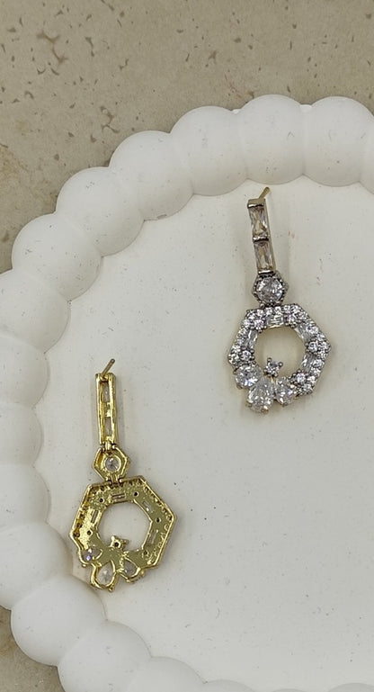 Taş Detaylı Gold Küpe