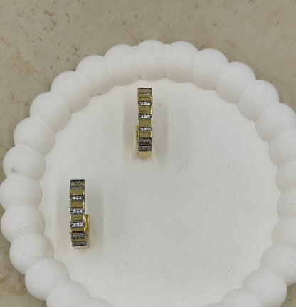 Taş Detaylı Kare Halka Küpe Gold