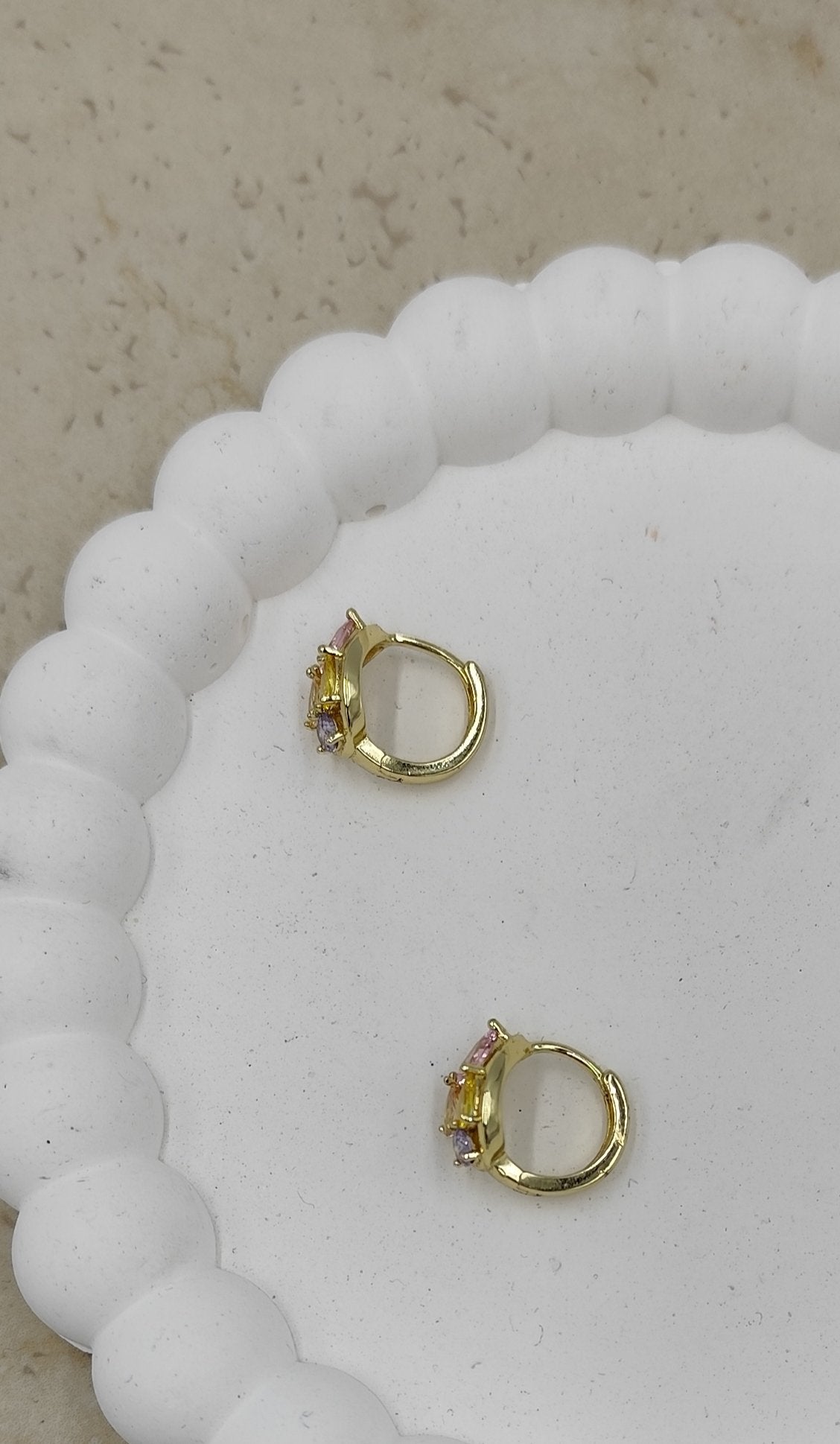 Renkli Taşlı Gold Küpe