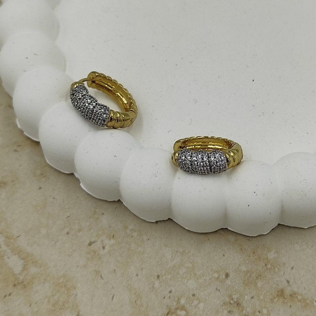 Taş Detaylı Küçük Halka Küpe Gold