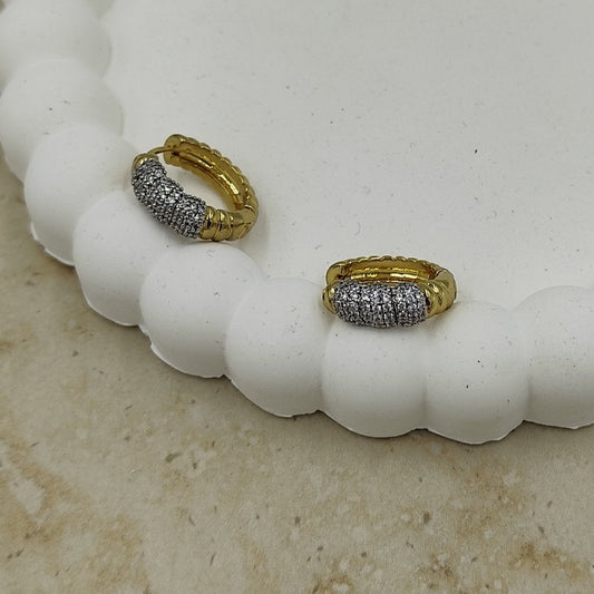 Taş Detaylı Küçük Halka Küpe Gold