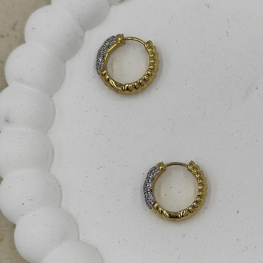Taş Detaylı Küçük Halka Küpe Gold