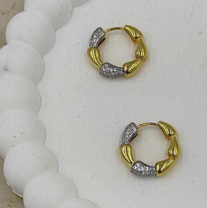 Taş Detaylı Küçük Halka Küpe Gold