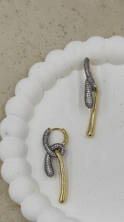 Taş Detaylı Gold Küpe