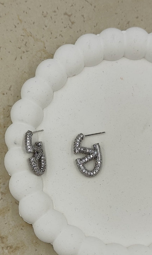 Gümüş Renkte Taş Detaylı Küpe