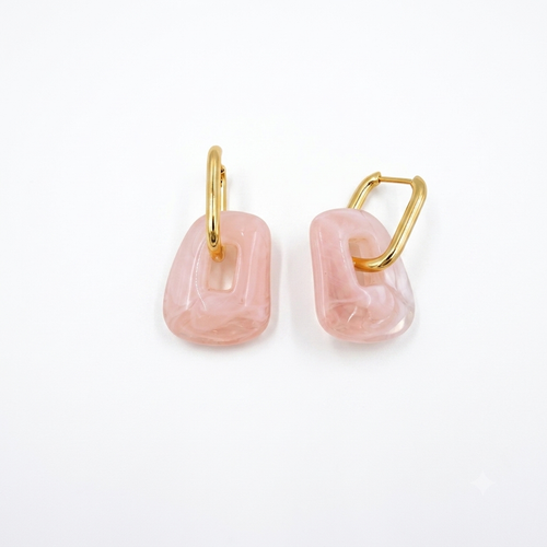 Pembe Sallantılı Küpe