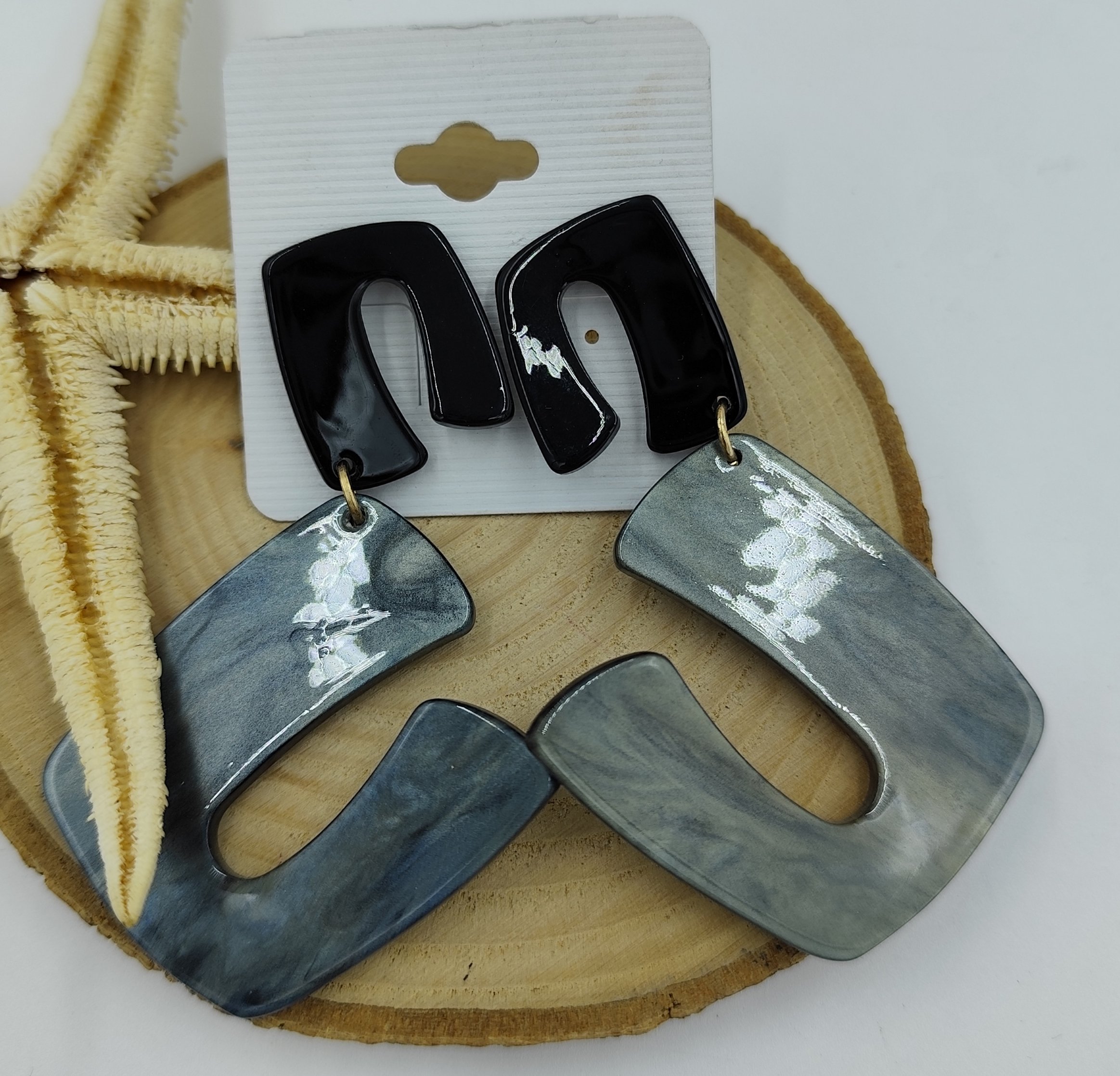 Siyah ve Gri Renkte Geometrik Küpe - Görsel 2