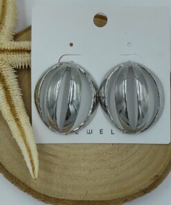 Alternative view of Gümüş Renkte Yuvarlak Küpe