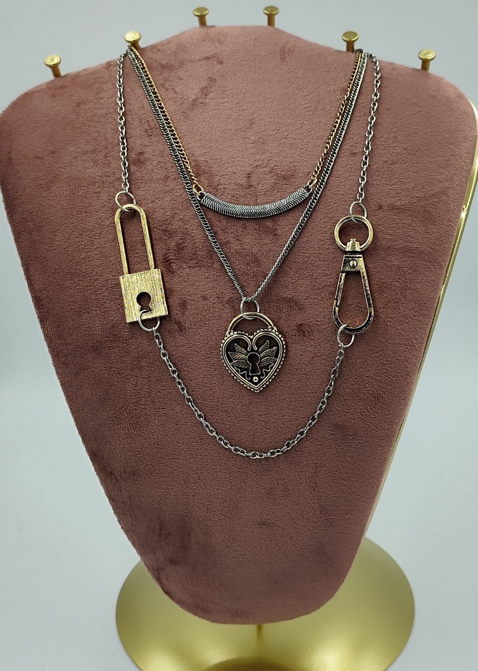 Gümüş ve Gold Renkte Marka Model Kolye