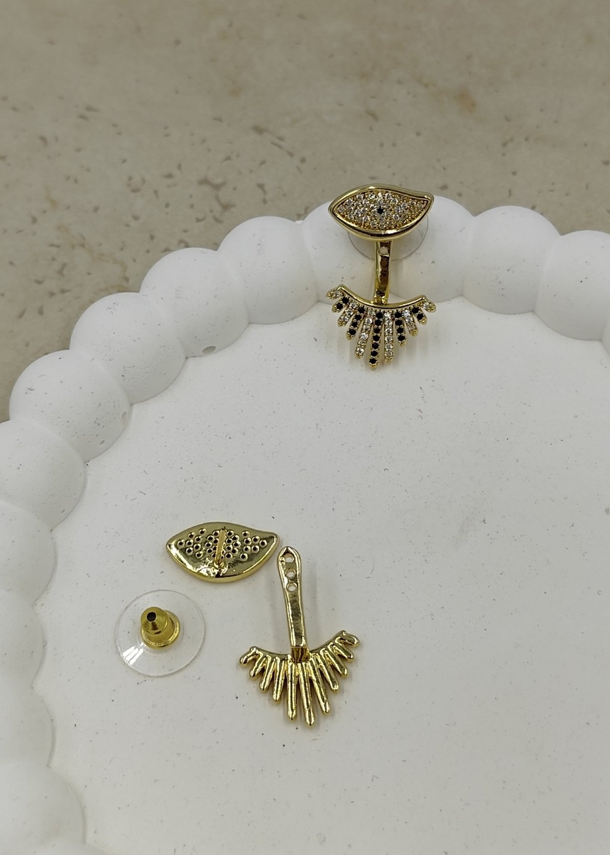 Taş Detaylı Göz Küpe Gold (Arkası Kademeli Ayarlanabilir) - Görsel 2